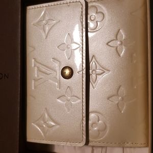 Louis Vuitton white monogram vernis Elise wallet
